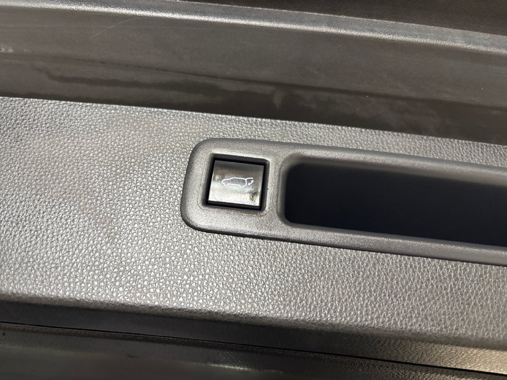 Used 2021 Toyota Highlander XLE AWD/4WD image 49