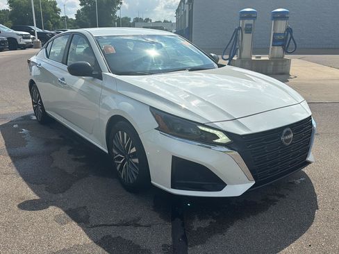 Used 2025 Nissan Altima 2.5 SV FWD image 7