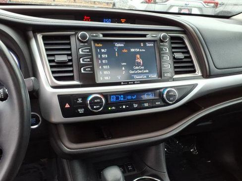 Certified 2018 Toyota Highlander XLE w/ Protection Package #3 AWD/4WD image 9