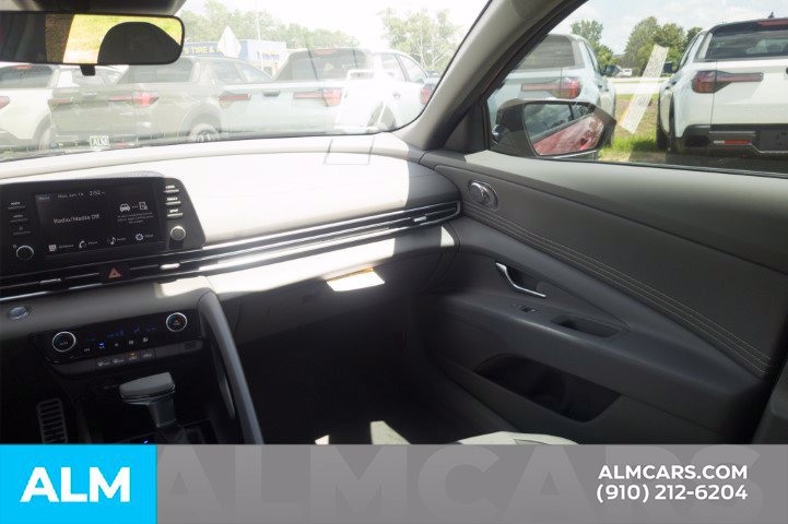 Used 2025 Hyundai Elantra Sport FWD image 17