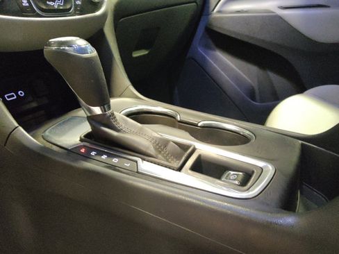 Used 2020 Chevrolet Equinox LS w/ LS Convenience Package image 26