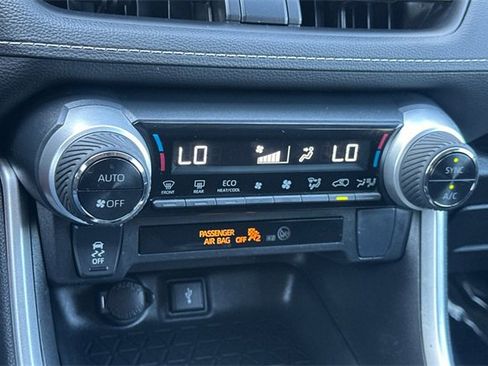Used 2022 Toyota RAV4 LE image 17