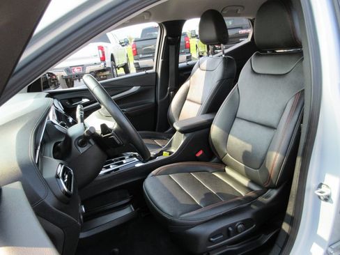 Certified 2023 Chevrolet Bolt EUV LT w/ Convenience Package FWD image 19