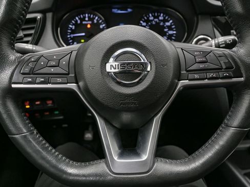 Used 2017 Nissan Rogue SV w/ SV Premium Package AWD/4WD image 29