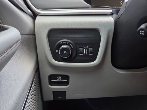 Used 2022 Jeep Grand Cherokee Summit RWD image 44