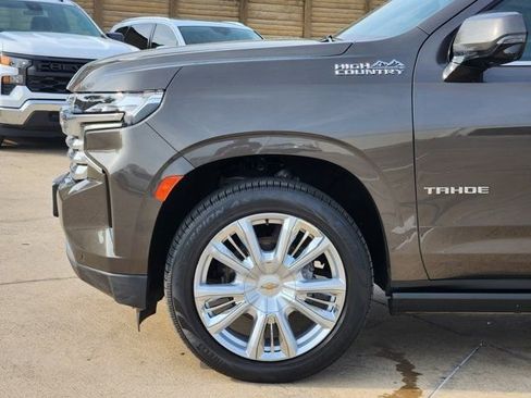 Used 2021 Chevrolet Tahoe High Country w/ Premium Package image 16