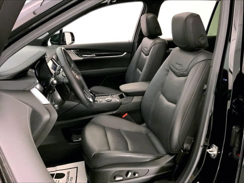 Used 2024 Cadillac XT6 Premium Luxury w/ Technology Package AWD/4WD image 13