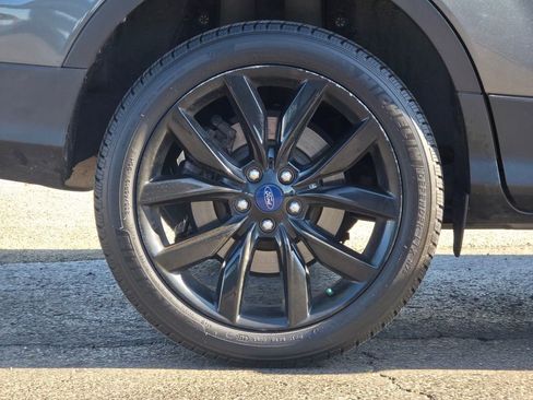 Used 2017 Ford Escape SE w/ SE Sport Appearance Package image 8