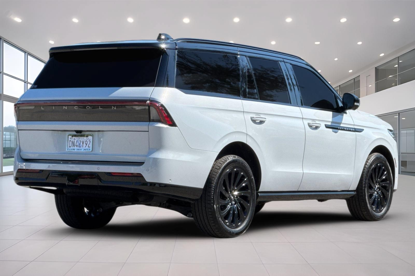 Used 2025 Lincoln Navigator Black Label AWD/4WD image 4