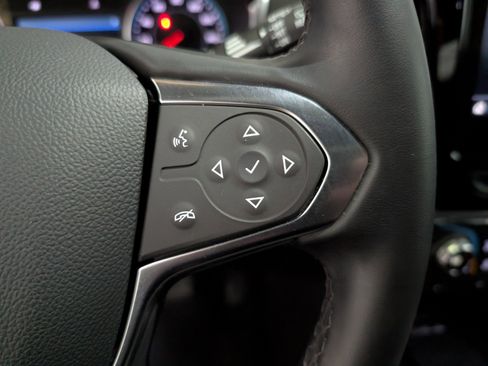 Used 2023 Chevrolet Traverse LT image 18