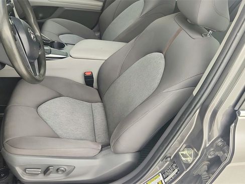 Used 2018 Toyota Camry LE image 17