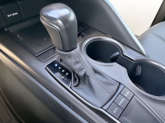 Used 2022 Toyota Camry SE w/ Convenience Package FWD image 25