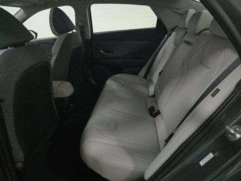 Used 2025 Hyundai Elantra Limited image 12