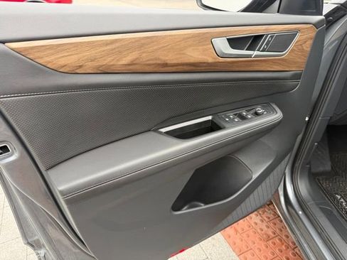 Certified 2025 Volkswagen Atlas SE AWD/4WD image 9