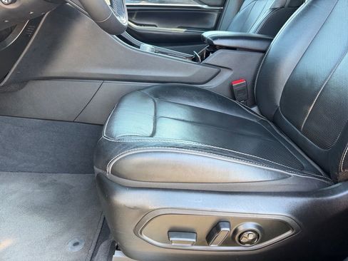 Used 2023 Jeep Grand Cherokee Overland image 11