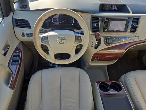 Used 2014 Toyota Sienna Limited image 11