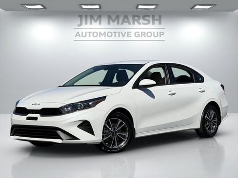 Used 2024 Kia Forte LXS image 2