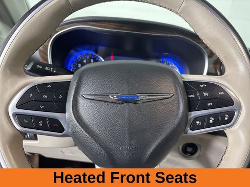 Used 2021 Chrysler Pacifica Limited w/ Uconnect Theater Family Group image 14