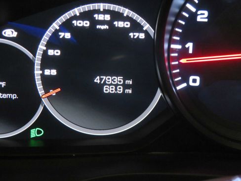 Used 2019 Porsche Cayenne image 31