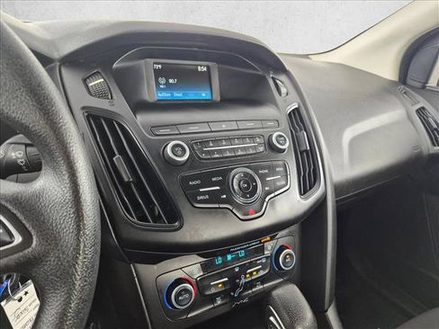 Used 2018 Ford Focus SE FWD image 12