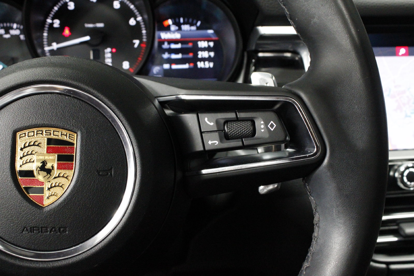 Used 2022 Porsche Macan AWD/4WD image 25