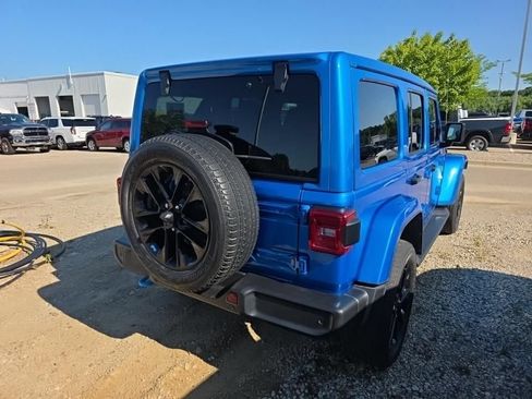 Used 2022 Jeep Wrangler Unlimited Sahara w/ Cold Weather Group AWD/4WD image 7