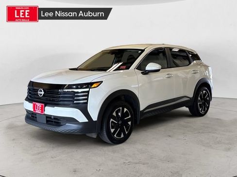 Used 2025 Nissan Kicks SV AWD/4WD image 1