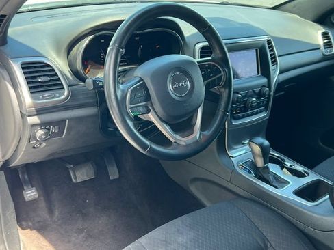 Used 2019 Jeep Grand Cherokee Laredo AWD/4WD image 16