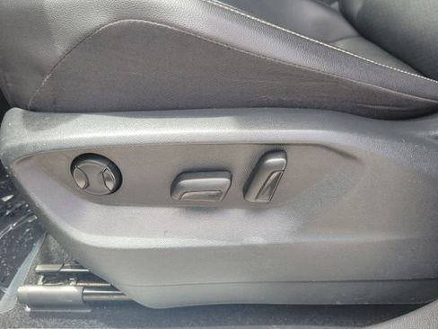 Used 2021 Volkswagen Tiguan SE FWD image 12