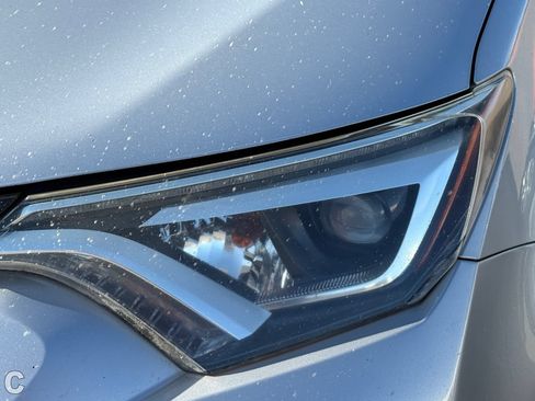Used 2018 Toyota RAV4 Platinum AWD/4WD image 8