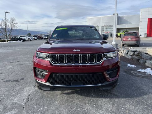 Used 2025 Jeep Grand Cherokee Laredo X w/ Luxury Tech Group I image 9