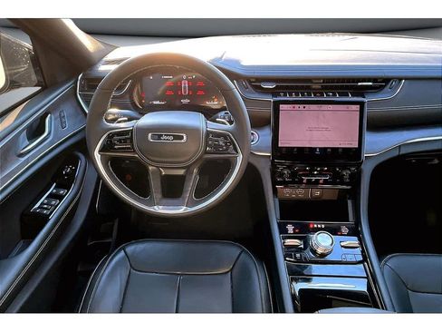 Certified 2025 Jeep Grand Cherokee Overland AWD/4WD image 7