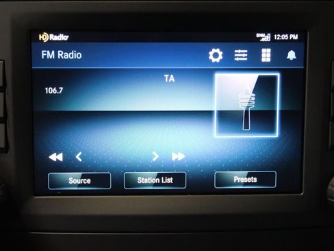 Used 2023 Mercedes-Benz Metris Passenger image 41