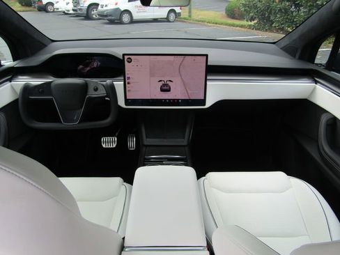 Used 2022 Tesla Model X Plaid image 18