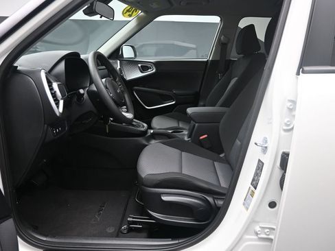 Used 2024 Kia Soul LX w/ Option Group 015 FWD image 19