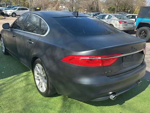 Used 2017 Jaguar XF Premium image 6
