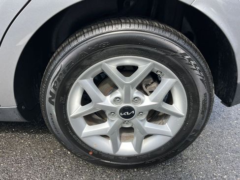 Used 2025 Kia Soul LX w/ LX Technology Package FWD image 28