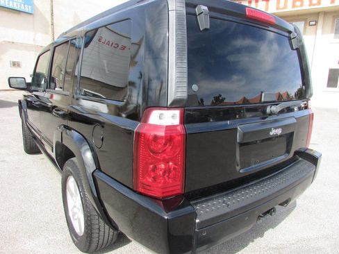 Used 2007 Jeep Commander Sport image 4