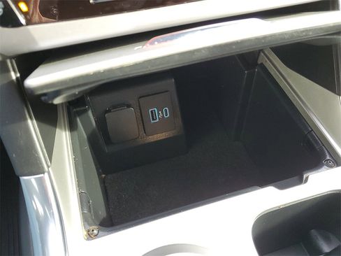 Used 2023 Ford Explorer XLT w/ Equipment Group 202A image 23