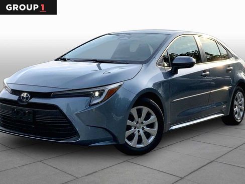 Used 2025 Toyota Corolla LE w/ Convenience Package AWD/4WD image 1