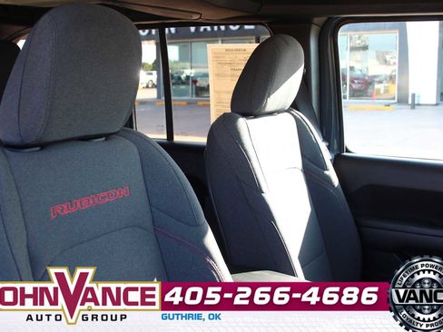Used 2025 Jeep Wrangler Unlimited Rubicon AWD/4WD image 19