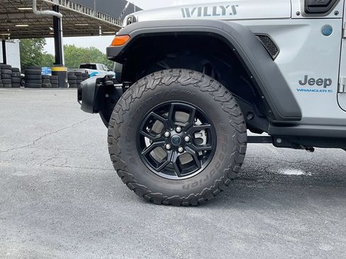 Used 2024 Jeep Wrangler Unlimited AWD/4WD image 27