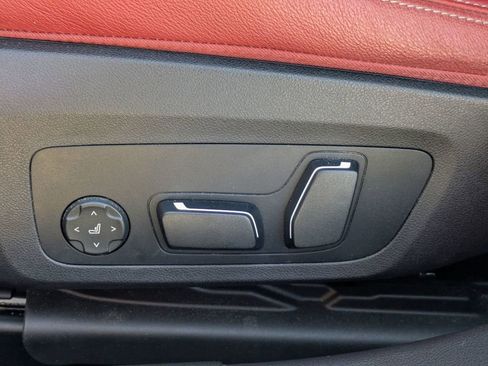 Used 2024 BMW 330i Sedan w/ M Sport Package image 16