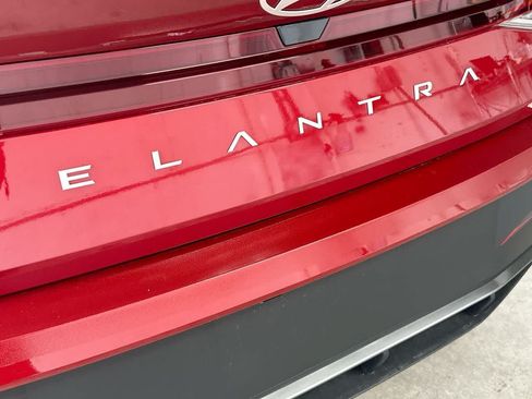 Used 2025 Hyundai Elantra SE FWD image 10