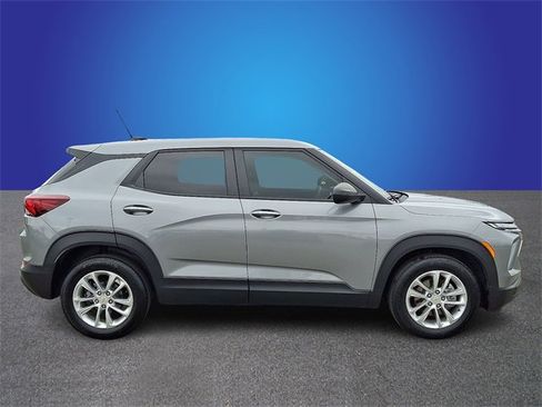 Used 2024 Chevrolet TrailBlazer LS w/ LS Convenience Package image 4