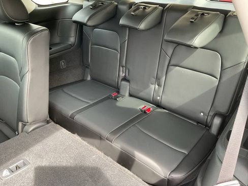 Used 2025 Nissan Pathfinder SL AWD/4WD image 21