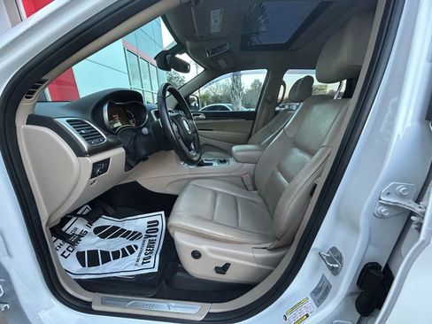 Used 2017 Jeep Grand Cherokee Limited image 10