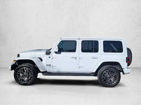 Used 2023 Jeep Wrangler Unlimited Sahara image 9