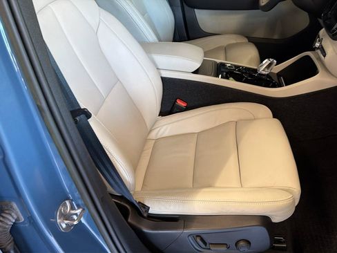 Used 2023 Volvo XC40 B5 Plus w/ Driver Assist Package AWD/4WD image 26