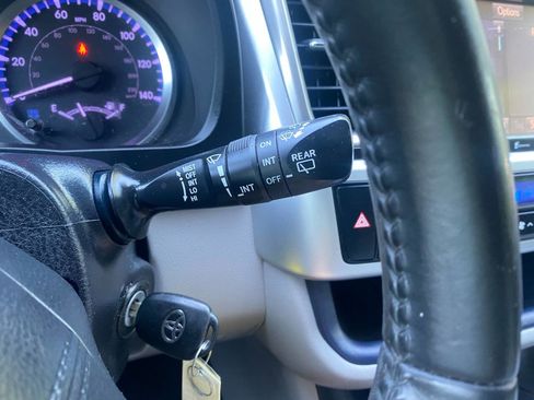 Used 2019 Toyota Highlander Plus FWD image 24
